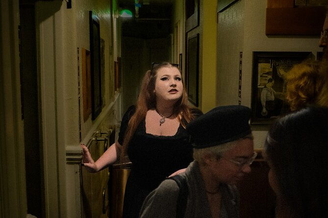 paranormal-investigation-in-a-haunted-hotel-with-free-cocktail-2