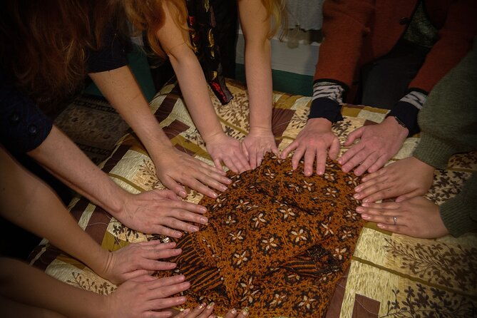 paranormal-investigation-in-a-haunted-hotel-with-free-cocktail-2