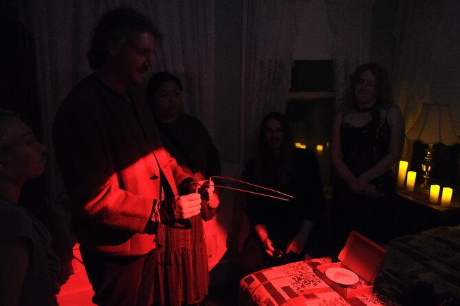 paranormal-investigation-in-a-haunted-hotel-with-free-cocktail