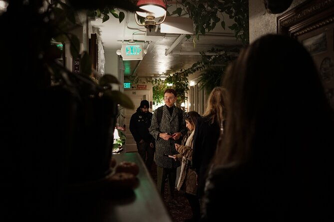 paranormal-investigation-in-a-haunted-hotel-with-free-cocktail