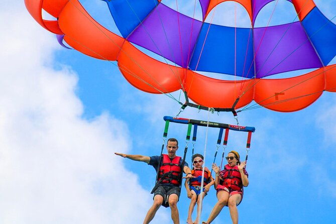 parasailing-adventure-in-aruba