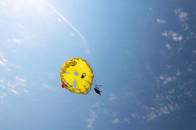 parasailing-beach-break-chocolate-factory-with-transfer