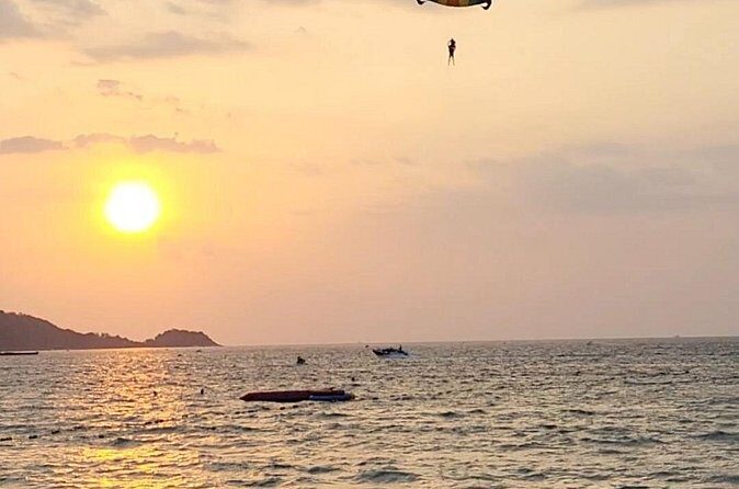 Parasailing High Above The Beautiful Patong Bay - Who Will Love This Tour?