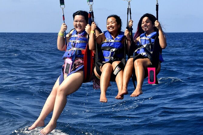 parasailing-in-waikiki-hawaii
