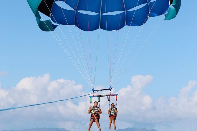 parasailing-in-waikiki-hawaii