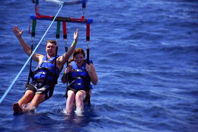 parasailing-in-waikiki-hawaii