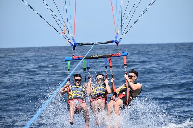 parasailing-in-waikiki-hawaii