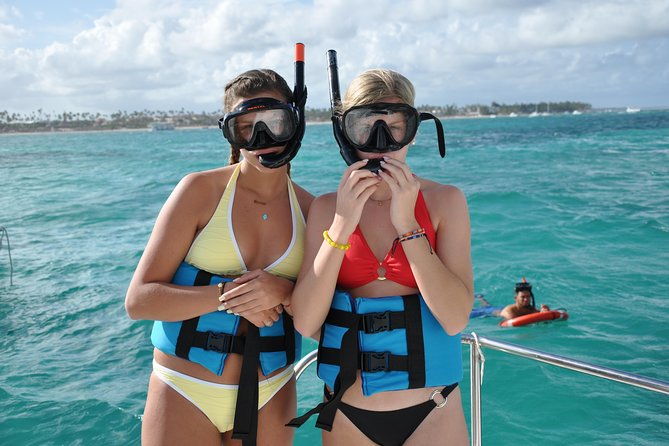 parasailing-snorkel-cruise-sharks-and-stingrays-encounter-tour