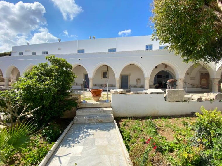 parikia-private-hercules-treasure-hunt-tour-w-food-stops