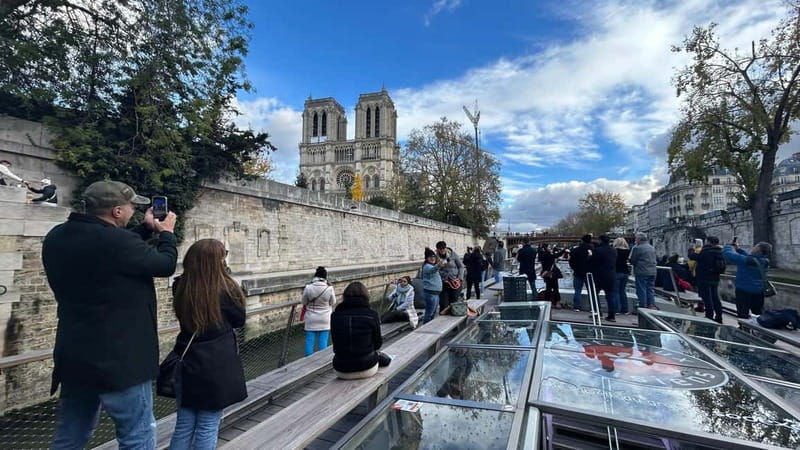 Paris: 1-Hour Seine Cruise departing from the Eiffel Tower - Key Points