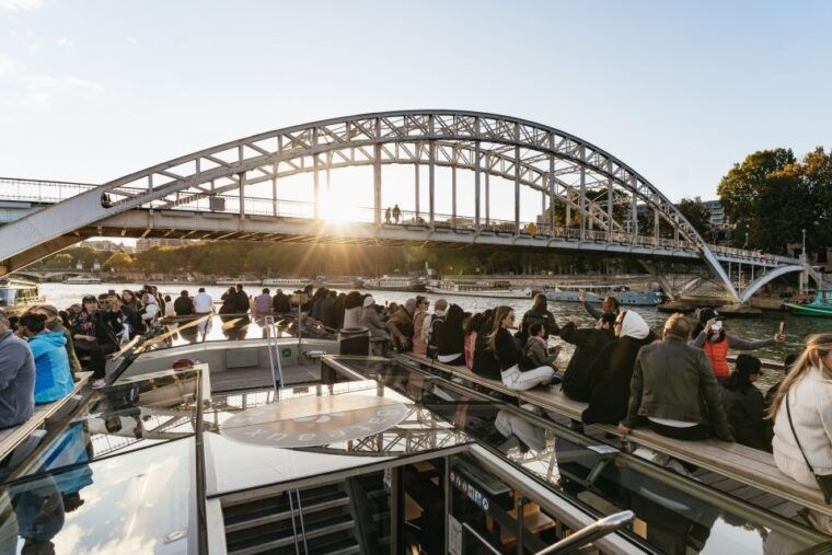 paris-1-hour-sightseeing-cruise-and-3-course-bistro-dinner