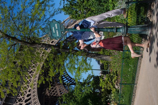 paris-2-hour-eiffel-tower-walking-tour-with-professional-photo-shoot-2