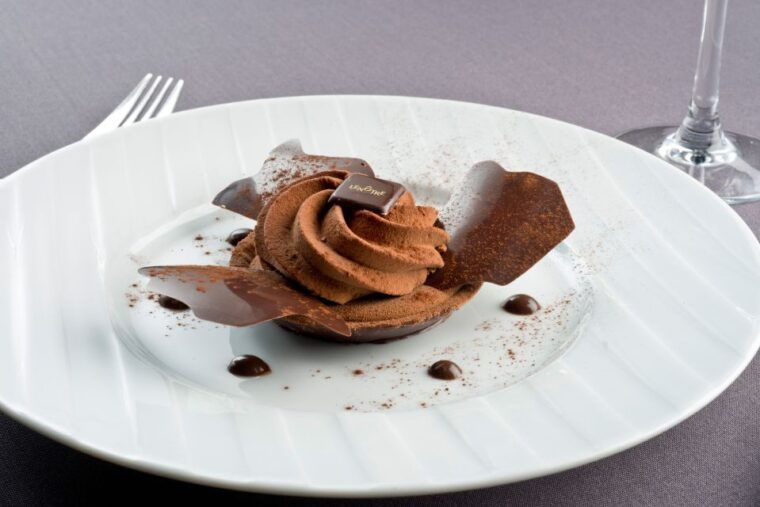 paris-3-course-dinner-cruise-with-wine-on-the-seine-river