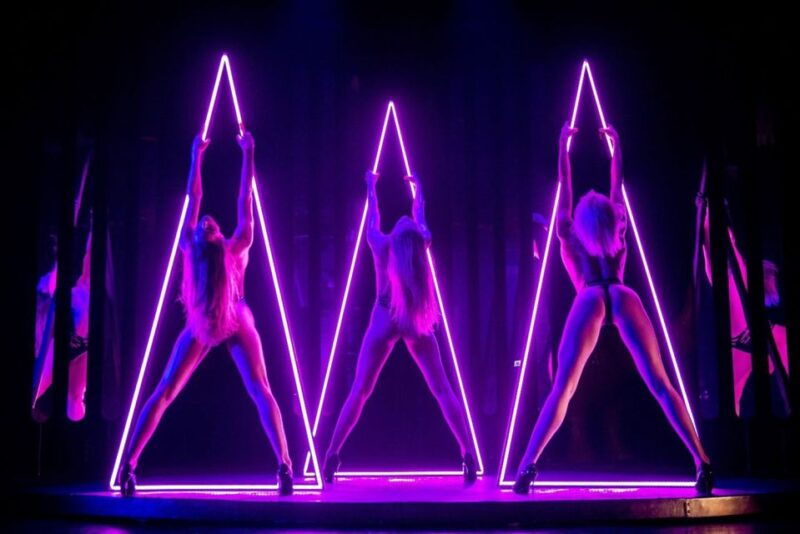 paris-3-course-dinner-show-at-paradis-latin-cabaret