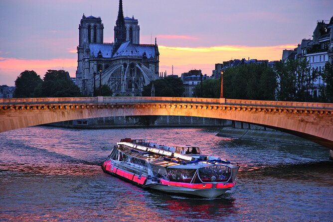 paris-bastille-day-seine-river-dinner-cruise-by-bateaux-mouches