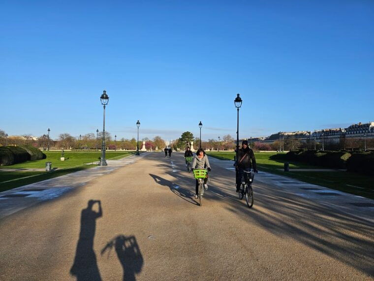 paris-before-the-crowds-sunrise-bike-tour-with-breakfast
