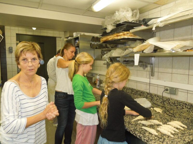 paris-behind-the-scenes-bakery-tour-with-breakfast