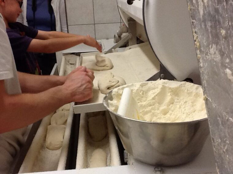 paris-behind-the-scenes-bakery-tour-with-breakfast