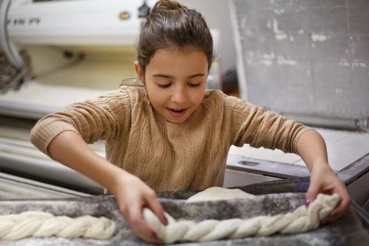 paris-behind-the-scenes-bakery-tour-with-breakfast