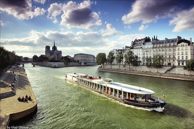 paris-capitaine-fracasse-3-course-seine-river-dinner-cruise