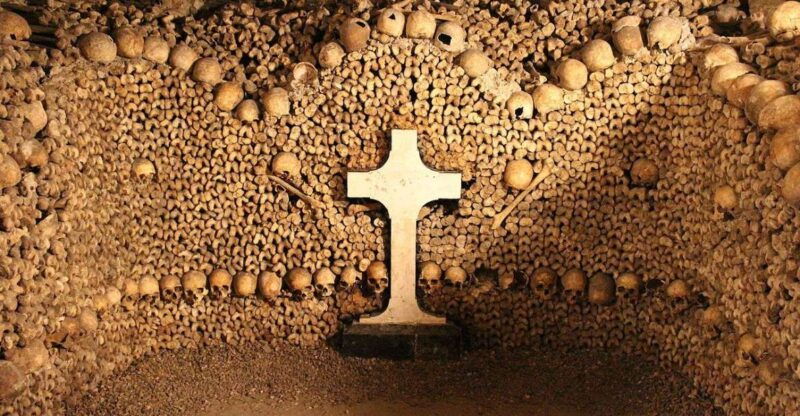 paris-catacombs-entry-seine-river-cruise-with-audio-guide