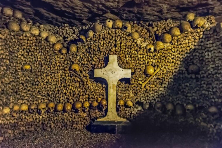 paris-catacombs-restricted-access-tour