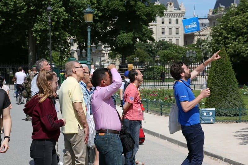 Paris: Centre Walking Tour with Notre Dame Reserved Access - Who Will Appreciate This Tour?  