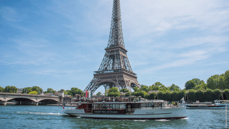 paris-champagne-tasting-cruise-departure-from-eiffel-tower
