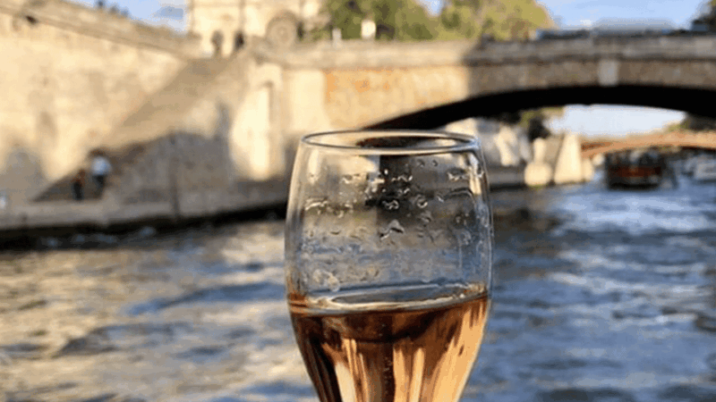 paris-champagne-tasting-cruise-departure-from-eiffel-tower
