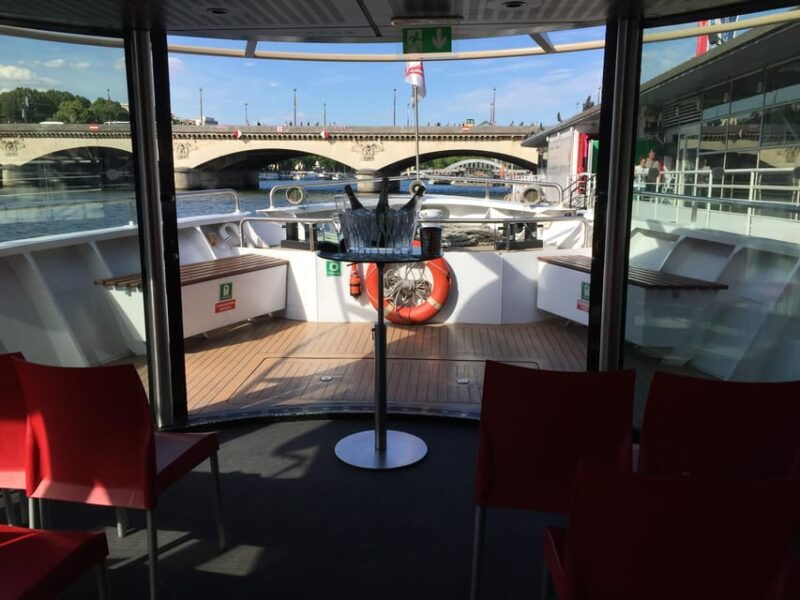 paris-champagne-tasting-cruise-departure-from-eiffel-tower