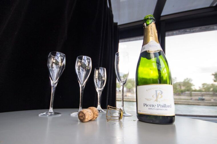 paris-champagne-tasting-cruise-departure-from-eiffel-tower