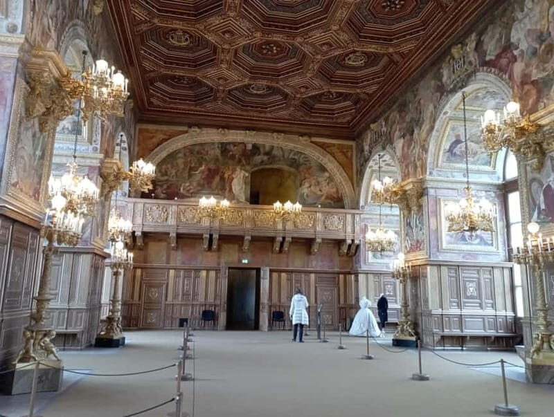 Paris: Château Fontainebleau Small Group Guided Tour Max 6 - Key Points