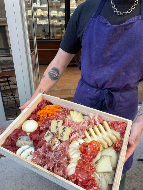 paris-cheese-and-wine-tasting-experience-in-montmartre