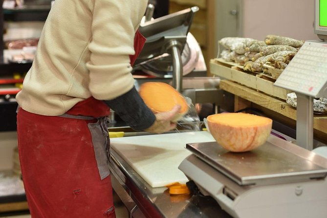 paris-cheesemaking-workshop-including-wine-and-cheese-tasting-with-an-expert