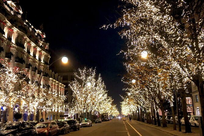 Paris Christmas Lights Small Group Walking Tour with Local Guide - Detailed Breakdown of the Itinerary