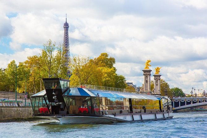 paris-christmas-lunch-cruise-by-bateaux-mouches