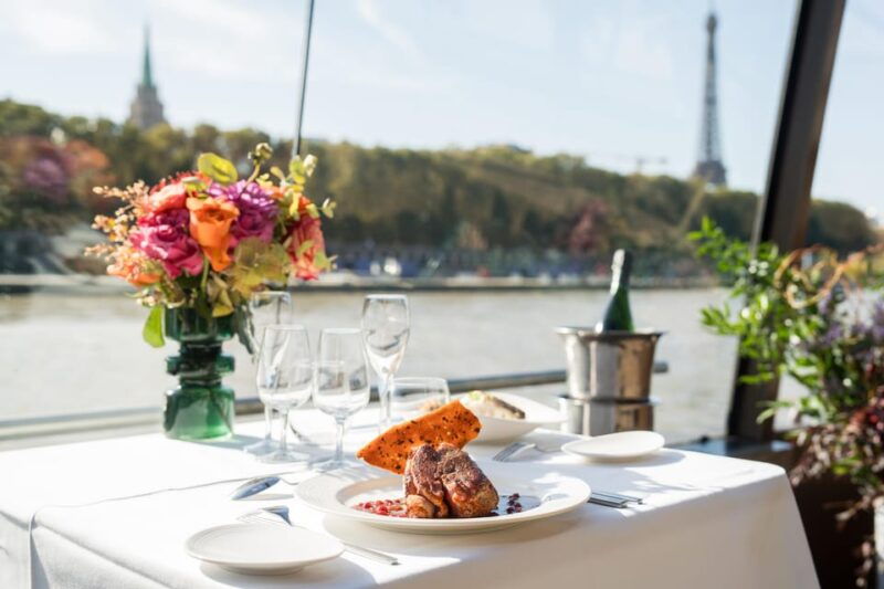 paris-christmas-special-lunch-cruise-on-the-seine-river