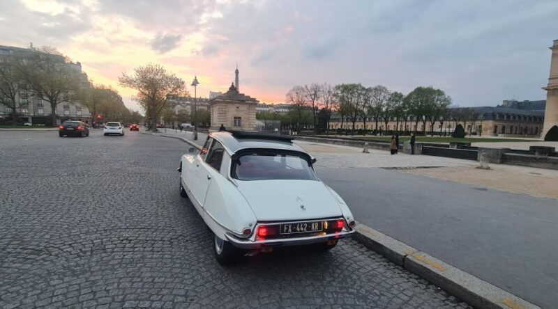 paris-city-discovery-tour-by-vintage-citroen-ds-car