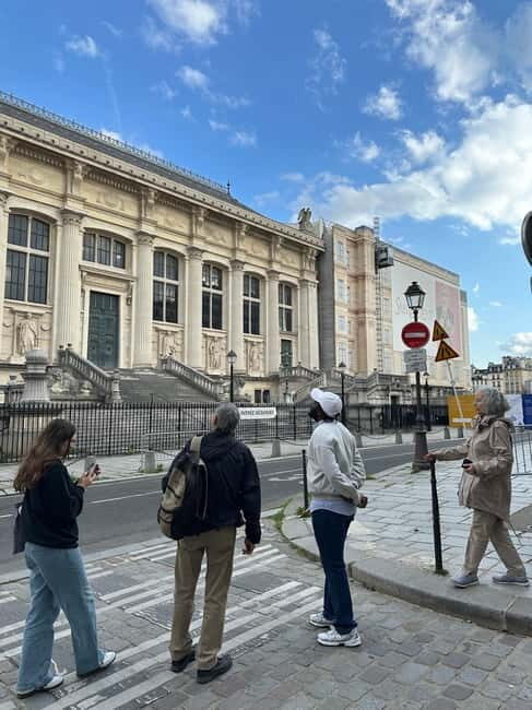 Paris: City of Lights Walking tour and Seine Cruise - Key Points