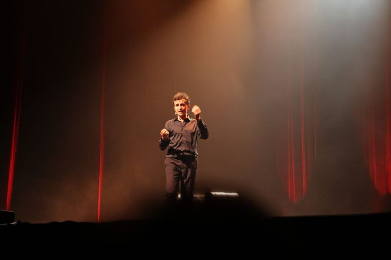 paris-comedy-show-in-english-how-to-become-a-parisian