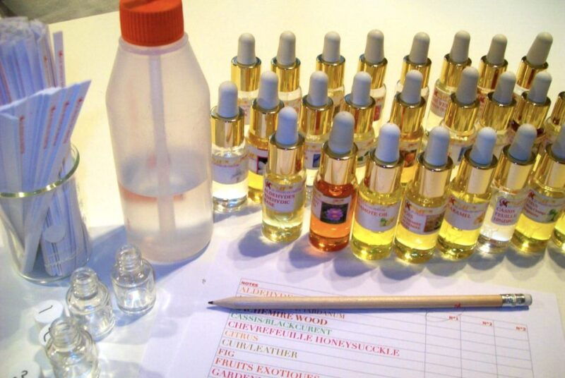 paris-create-your-signature-scent-perfume-workshop