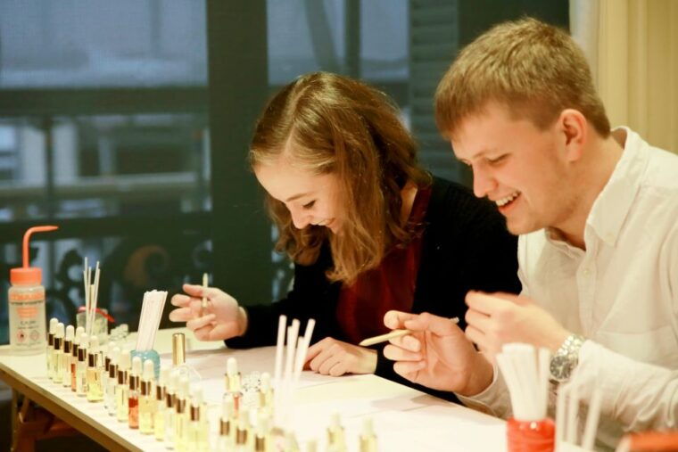 paris-create-your-signature-scent-perfume-workshop