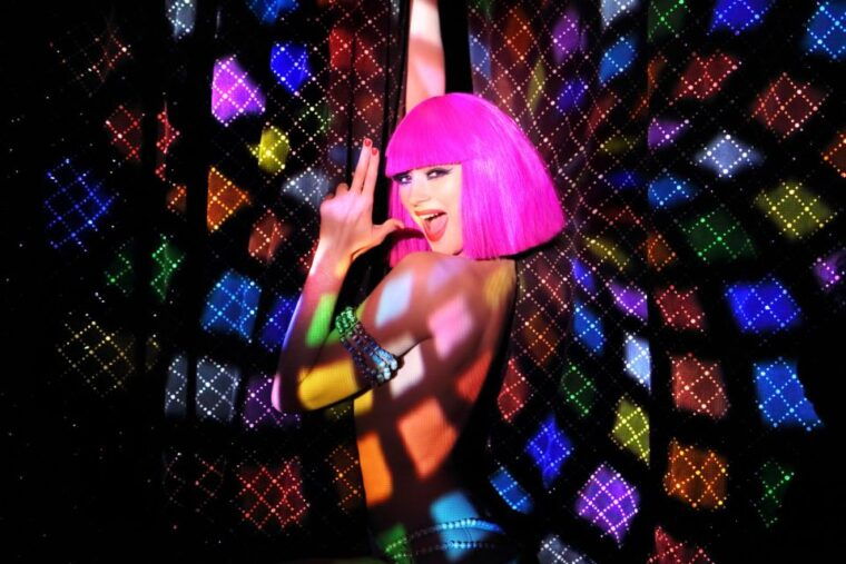 paris-dinner-at-ginger-restaurant-show-at-crazy-horse