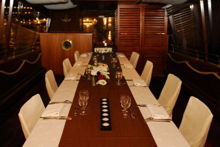 paris-dinner-cruise-on-the-seine-and-eiffel-tower-2nd-floor