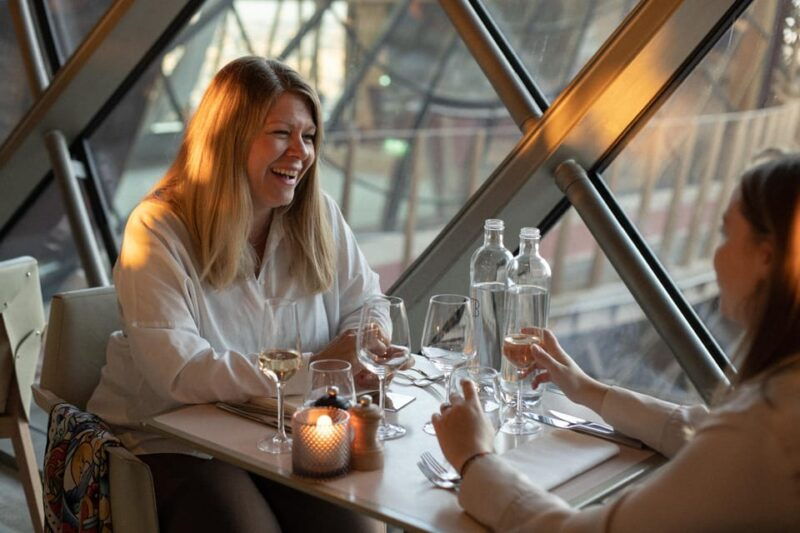 paris-dinner-with-drinks-at-madame-brasserie-eiffel-tower