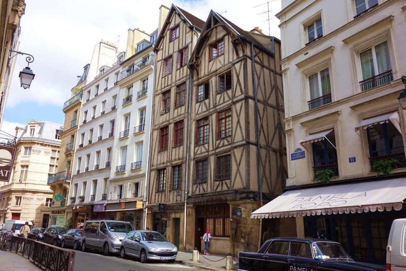 Paris: Discover the hidden architecture gems of Le Marais - Key Points