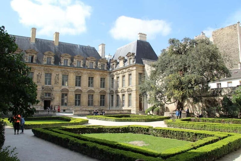 Paris: Discover the hidden architecture gems of Le Marais - A Closer Look at the Tour’s Highlights
