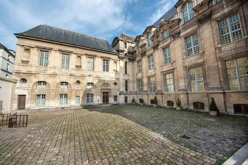 Paris: Discover the hidden architecture gems of Le Marais - Authentic Feedback from Past Participants