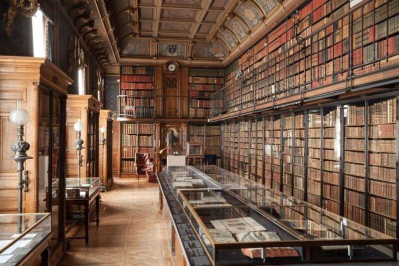 paris-domaine-de-chantilly-private-tour-in-a-mercedes-van