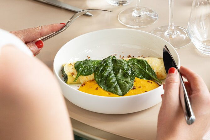 paris-earliest-lunch-at-eiffel-tower-madame-brasserie-restaurant-2